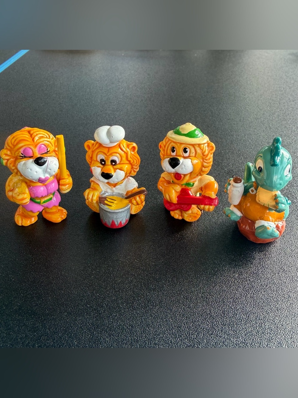 Vintage Ferrero Kinder Surprise Figures Lot 4 1993 Lions 1995 Dino PVC